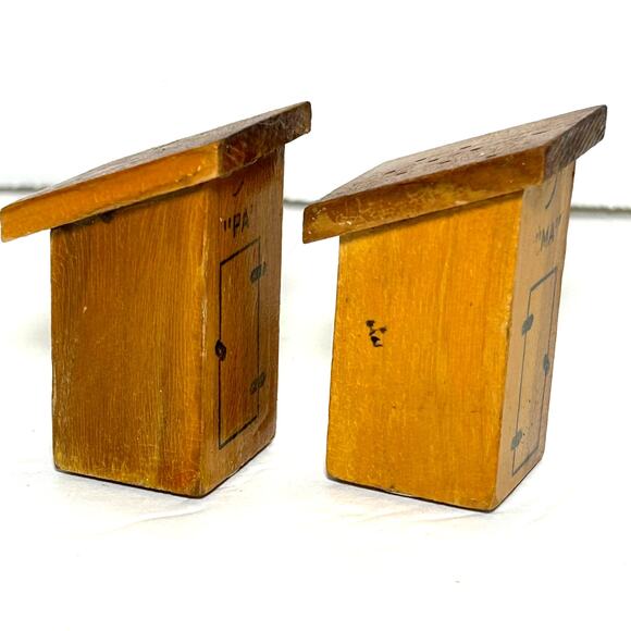 Vintage Ma and Pa Outhouse Salt and Pepper Shakers - Picture 2 of 7